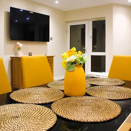 2 Bed Apartment Clan House Apartments Galway Exterior photo