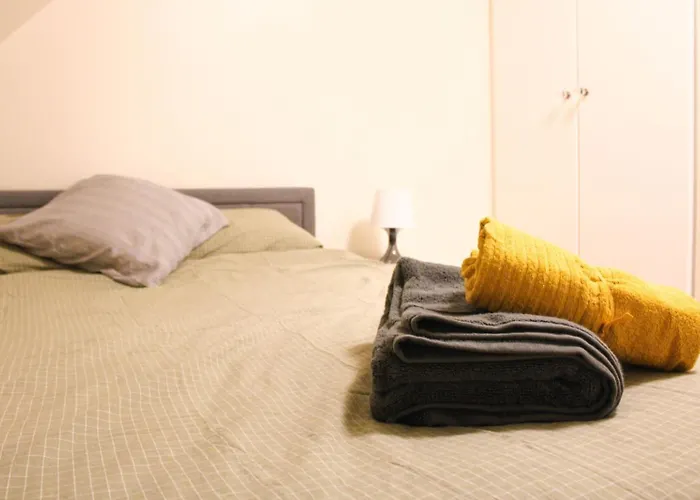 2 Bed Apartment Clan House Apartments